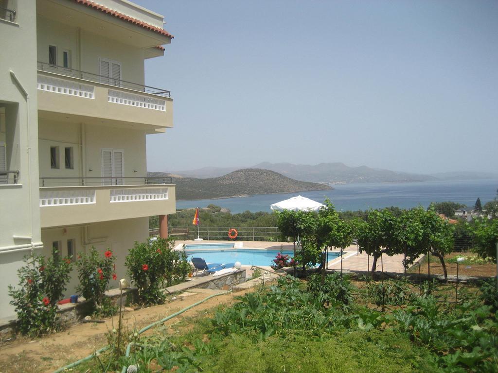 Stelios Apartments Истро Экстерьер фото