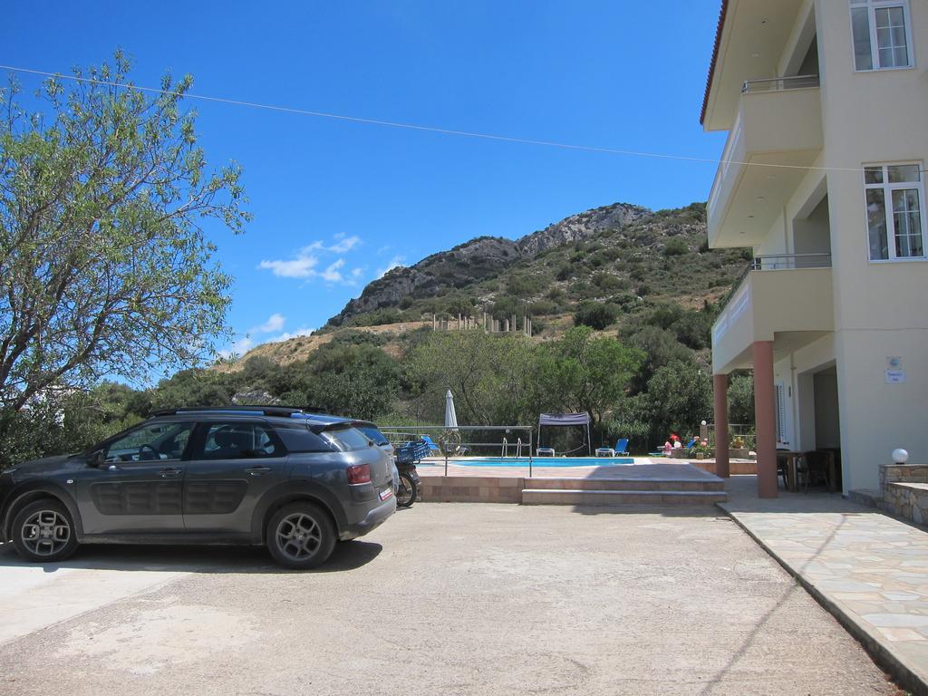 Stelios Apartments Истро Экстерьер фото
